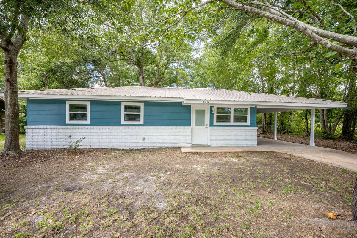 House for rent at 206 Beverly Dr, Ocean Springs, MS 39564