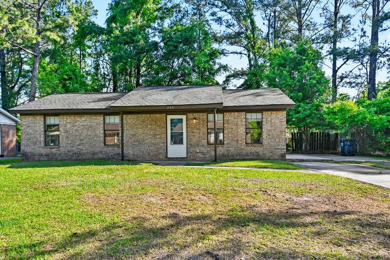 House for rent at 260 Dorchester Manor Blvd, North Charleston, SC 29420