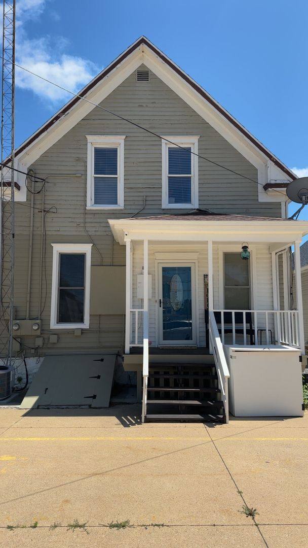 Apartment for rent at 620 1st Ave NW, Cedar Rapids, IA 52405