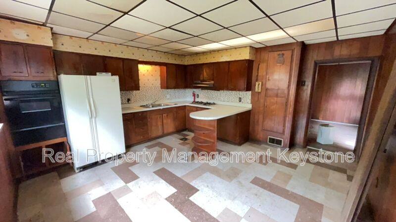 House for rent at 121 Cutler St, McKees Rocks, PA 15136