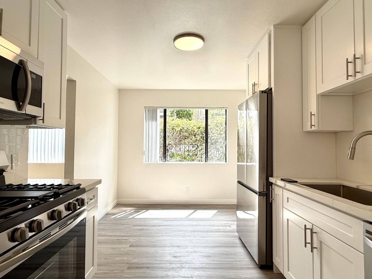 Apartment for rent at 354-360 Rennie Ave, Venice, CA 90291