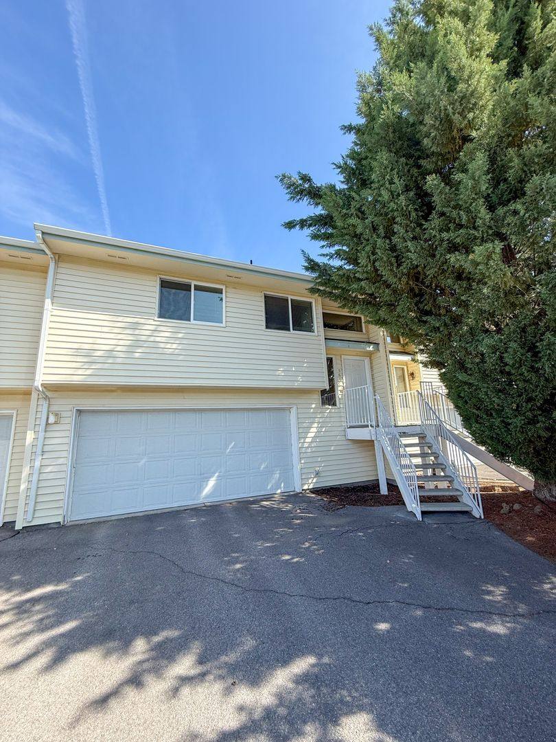 Apartment for rent at 5613-5615-5617-5619 N Hills Dr, Klamath Falls, OR 97603