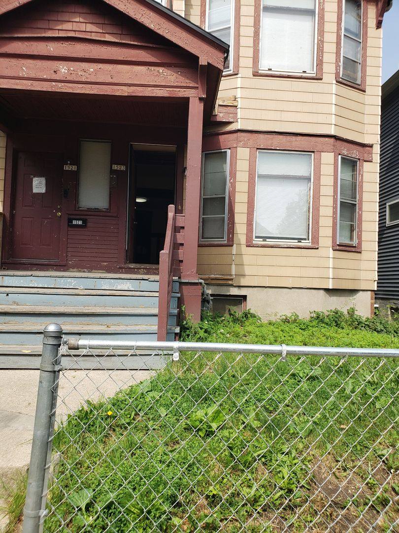 Apartment for rent at 1521 N 38th St, Milwaukee, WI 53208