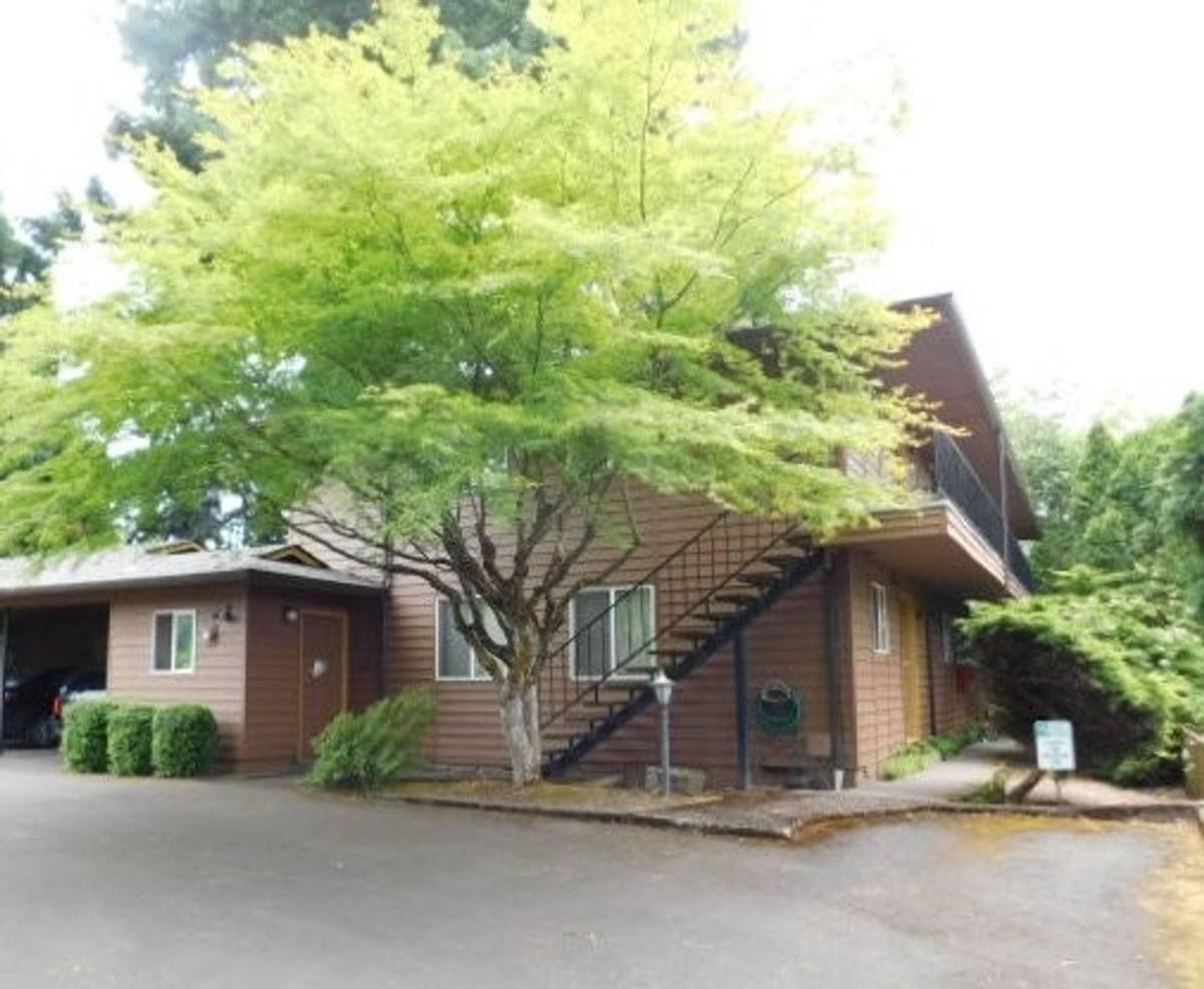 Apartment for rent at 1233-1239 Oakhill Ave SE, Salem, OR 97302
