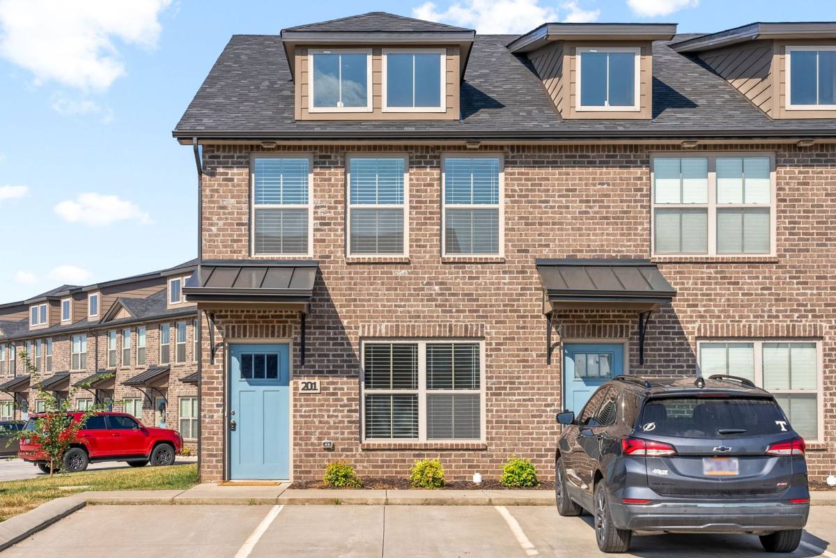 Townhouse for rent at 1000 Henry Place Blvd, Clarksville, TN 37042