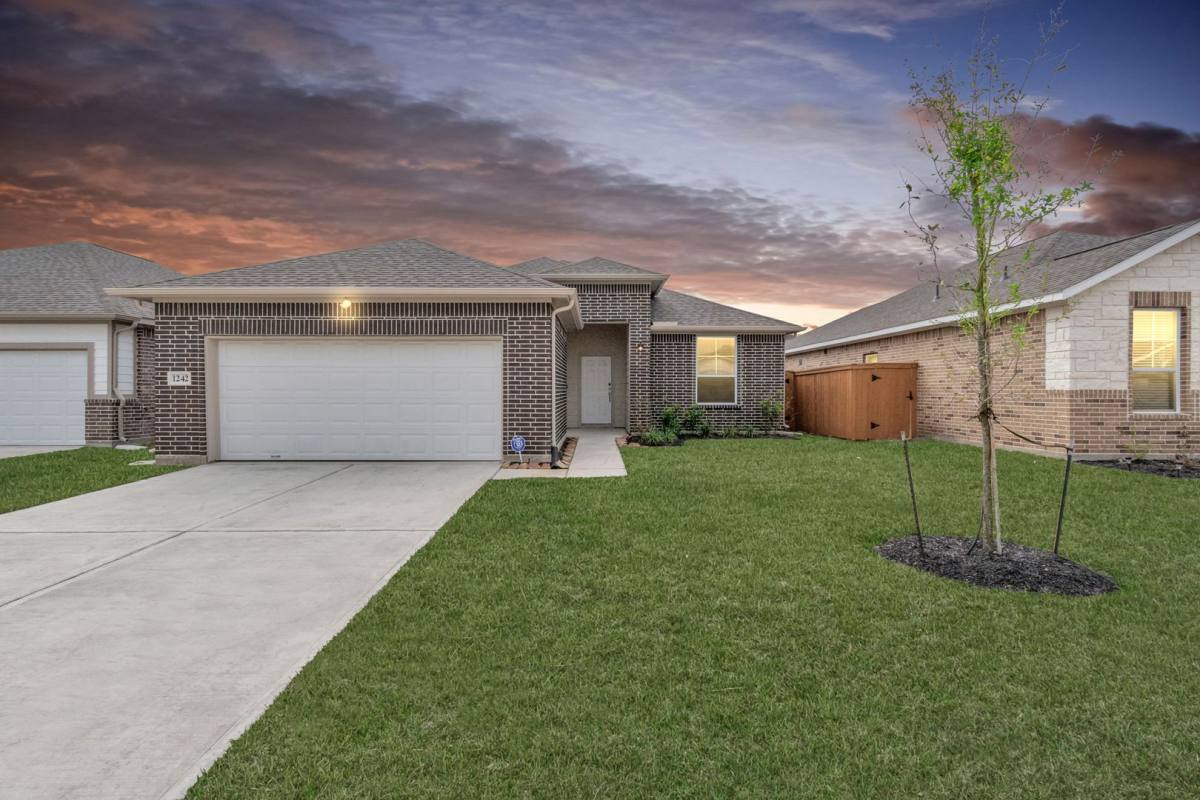 House for rent at 1218 Scarlet Creek Dr, Rosharon, TX 77583