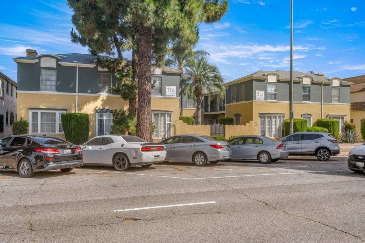 Apartment for rent at 4189 Leimert Blvd, Los Angeles, CA 90008