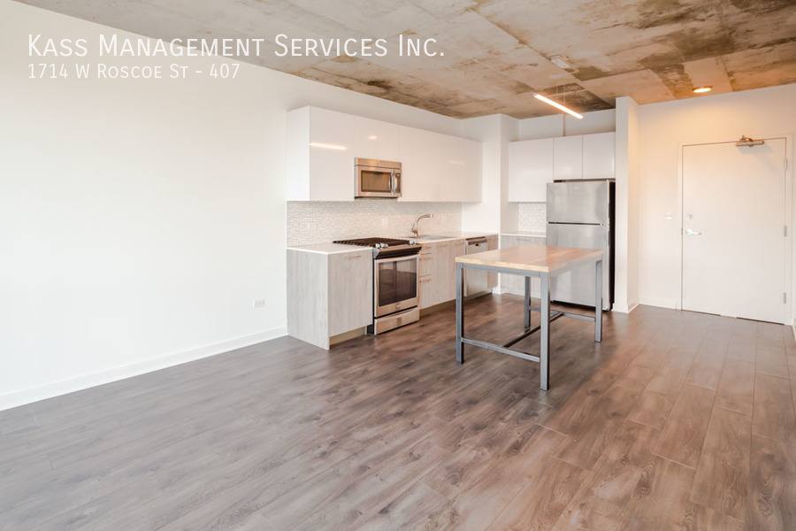 Apartment for rent at 1714 W Roscoe St, Chicago, IL 60657