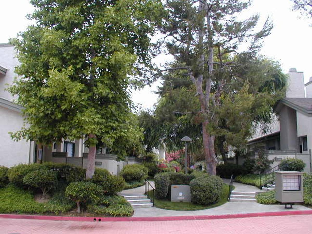 Townhouse for rent at 3216 Caminito Eastbluff, La Jolla, CA 92037