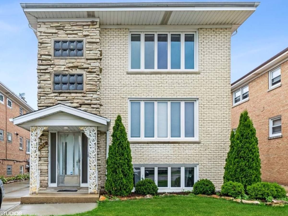 Apartment for rent at 8604 W Carmen Ave, Harwood Heights, IL 60706