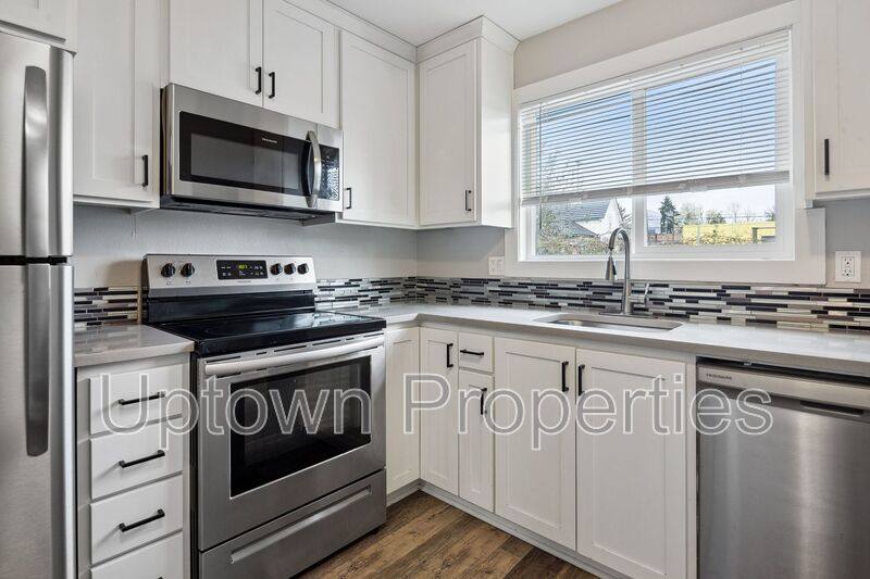 Townhouse for rent at 8043 NE Flanders St, Portland, OR 97213