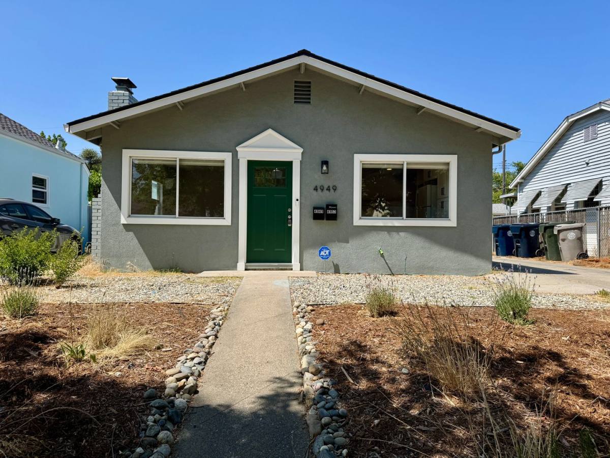 Apartment for rent at 4949 4953 13th Ave, Sacramento, CA 95820