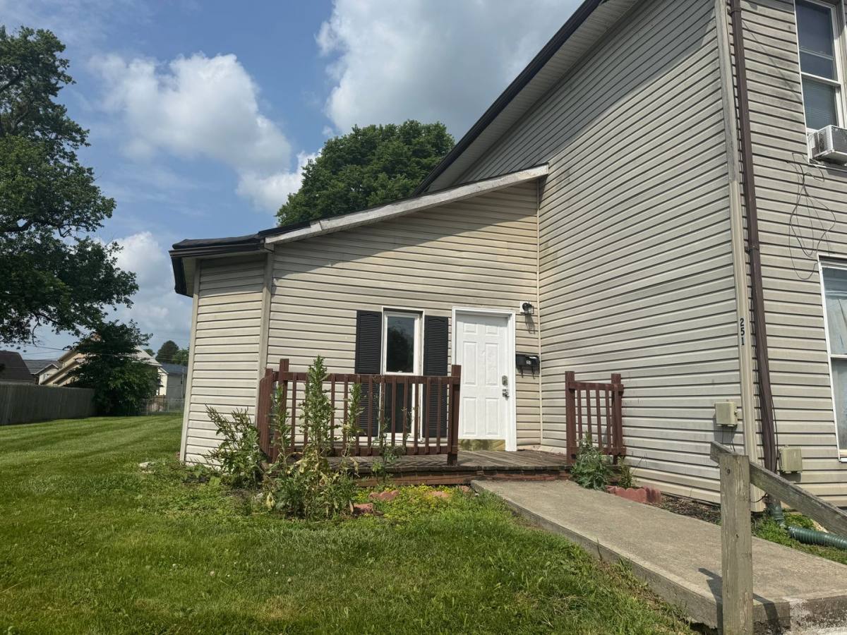 Apartment for rent at 251-251 1 2 N Fifth St, Newark, OH 43055