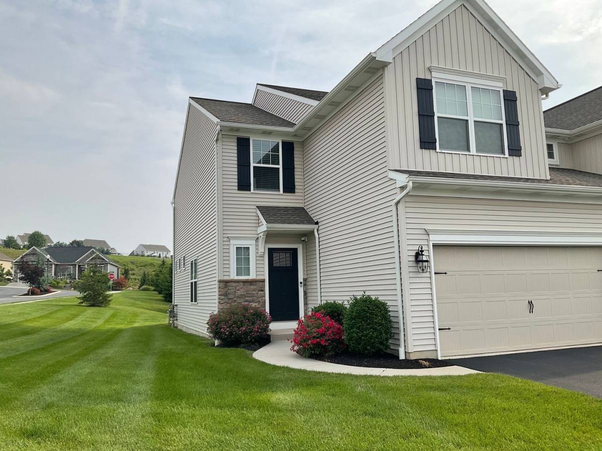 Townhouse for rent at 1698 Haralson Dr, Mechanicsburg, PA 17055