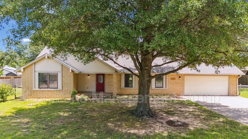 House for rent at 8405 S Kalanchoe Ave, Broken Arrow, OK 74011