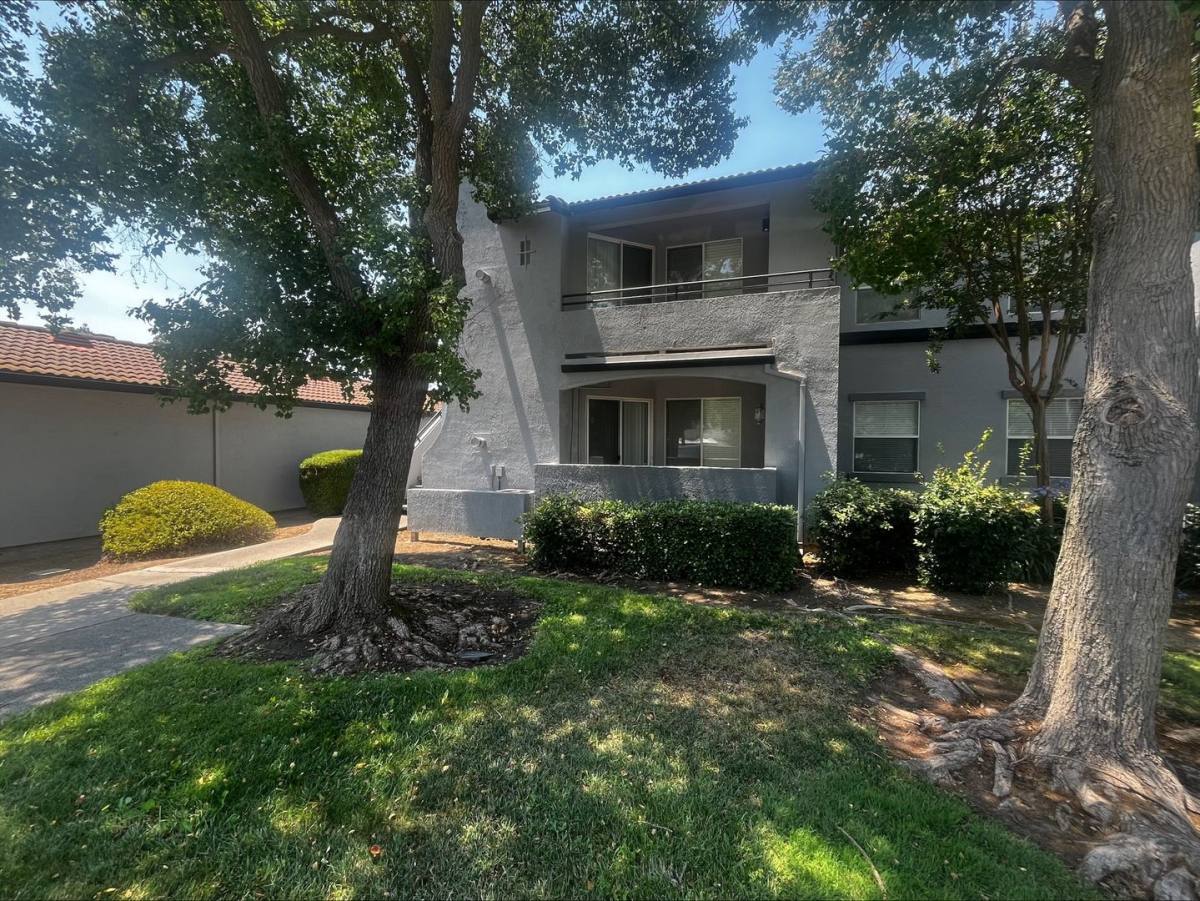 House for rent at 5201 Laguna Oaks Dr, Elk Grove, CA 95758