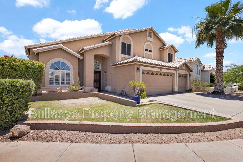 House for rent at 809 S Lagoon Dr, Gilbert, AZ 85233