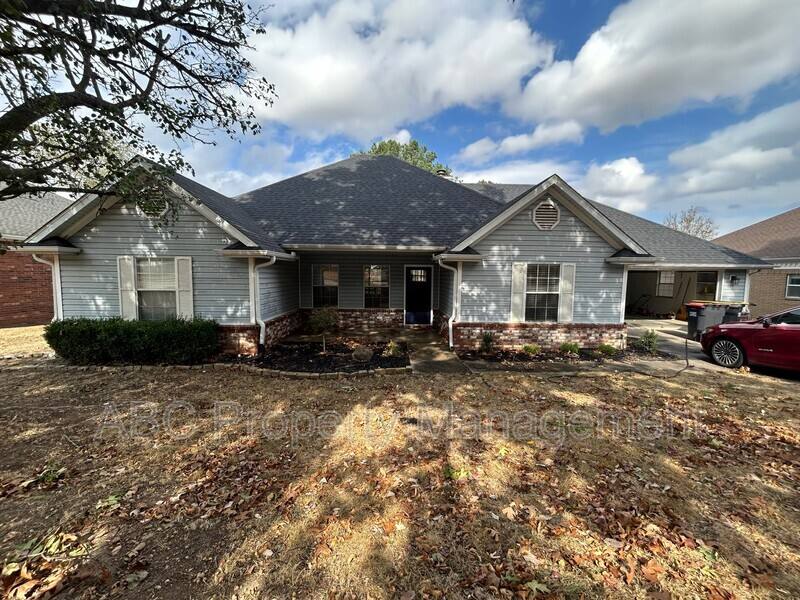 House for rent at 404 E Andrew Ave, Springdale, AR 72764