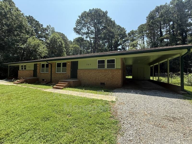 Apartment for rent at 727 Locust Lane, Raleigh, NC 27603