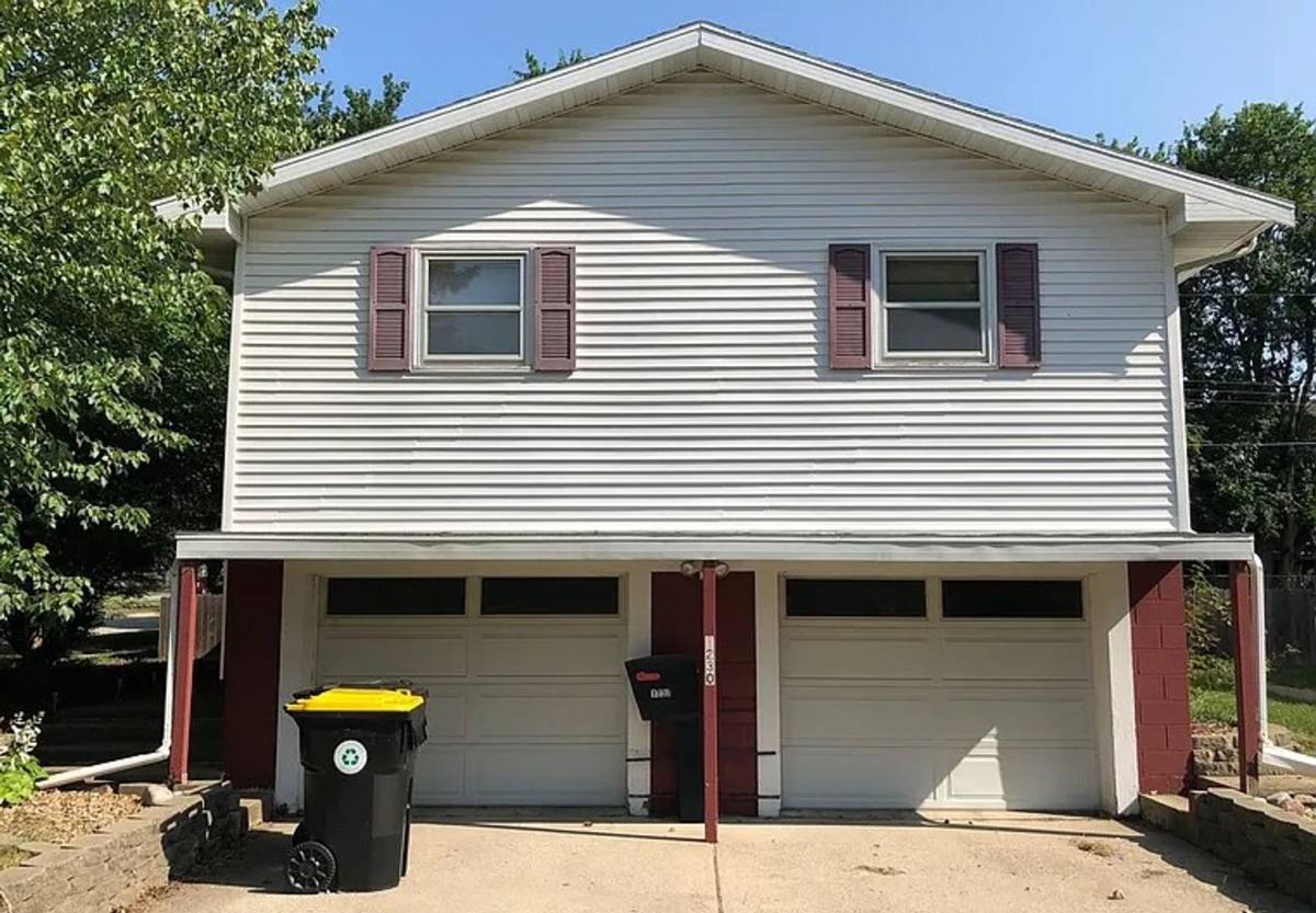 House for rent at 1230 Searle Dr, Normal, IL 61761