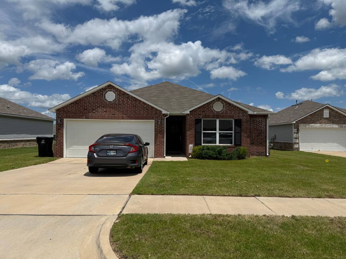 House for rent at 2009 S 14th St, Broken Arrow, OK 74012