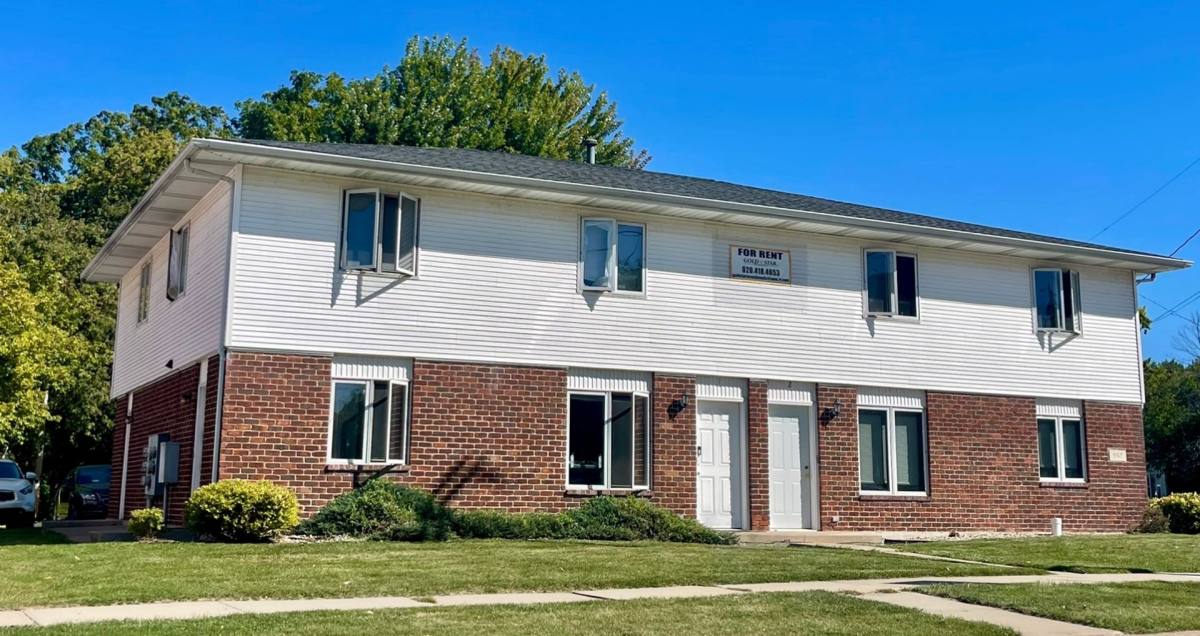 Apartment for rent at 942 Elmwood Ave, Oshkosh, WI 54901