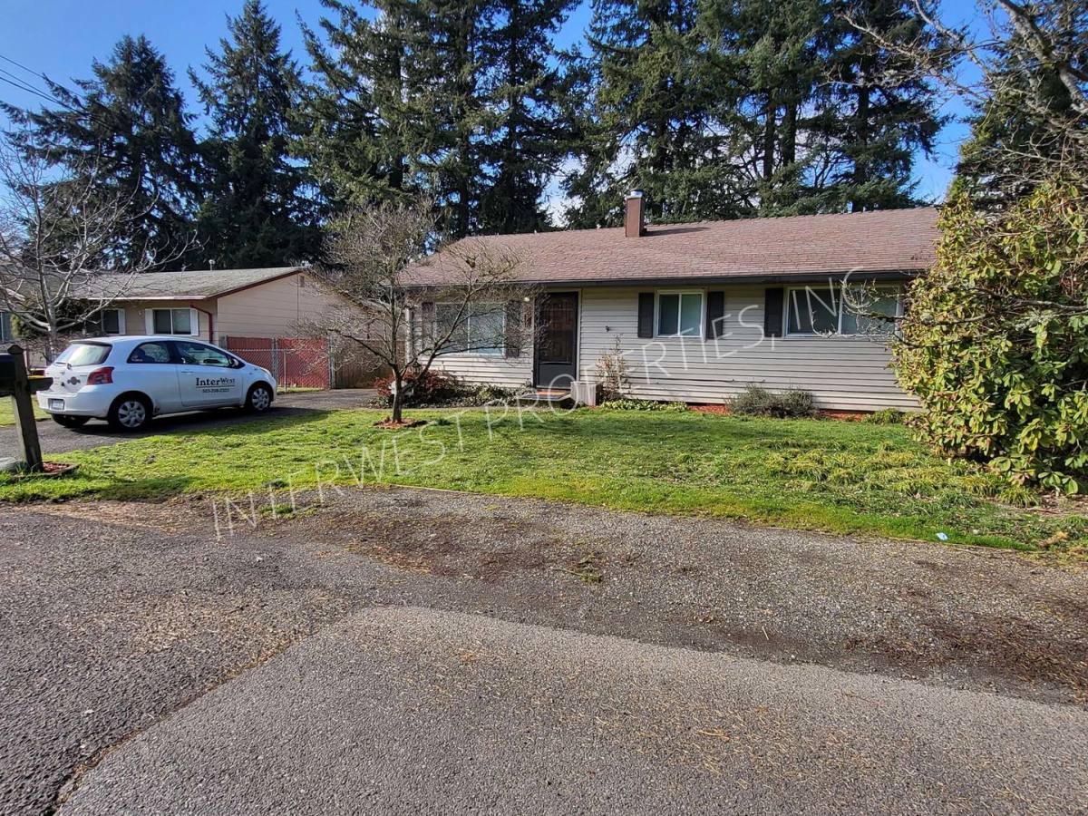 House for rent at 619 NE 117th Ave, Portland, OR 97220