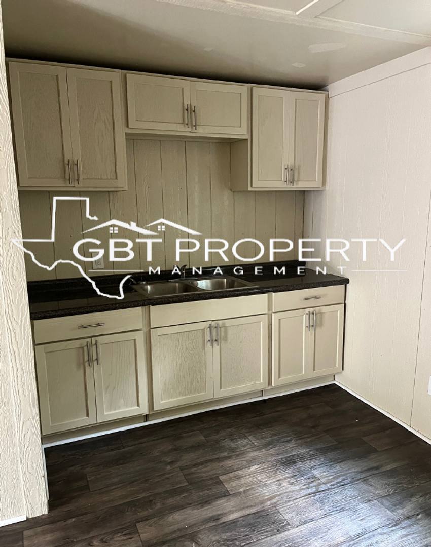 Apartment for rent at 428 S Fredonia St, Longview, TX 75601