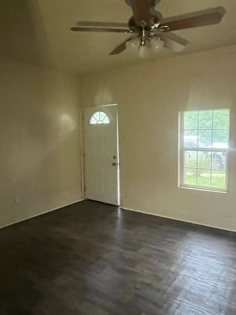 Apartment for rent at 428 S Fredonia St, Longview, TX 75601