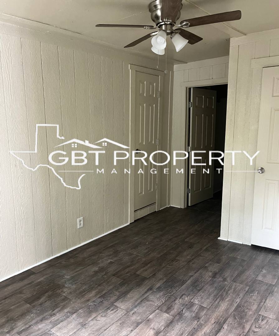 Apartment for rent at 428 S Fredonia St, Longview, TX 75601