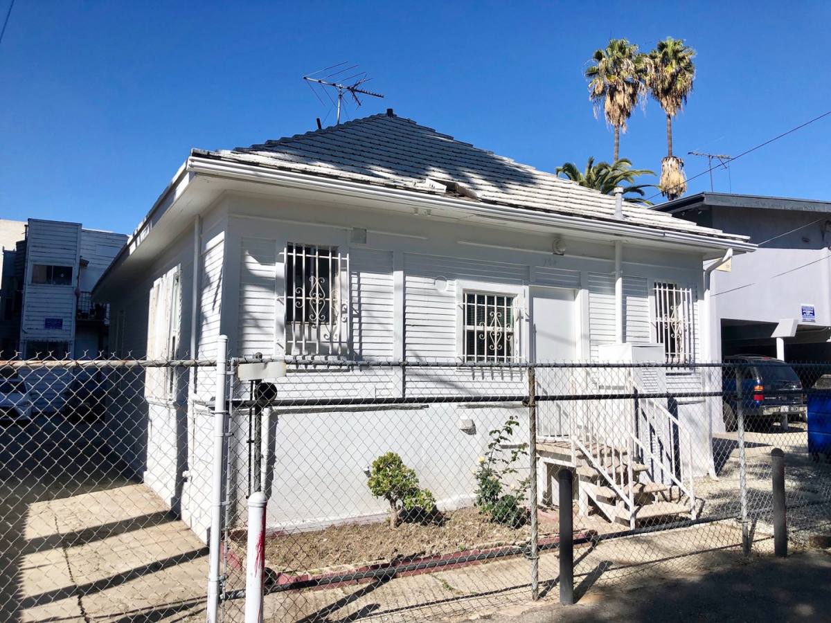 Apartment for rent at 930 Albany St, Los Angeles, CA 90015