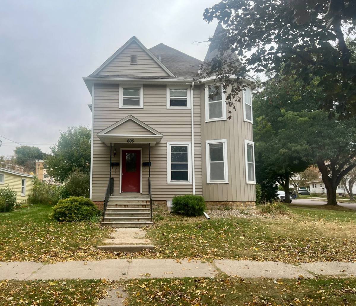 Apartment for rent at 605 N Broad St, Mankato, MN 56001