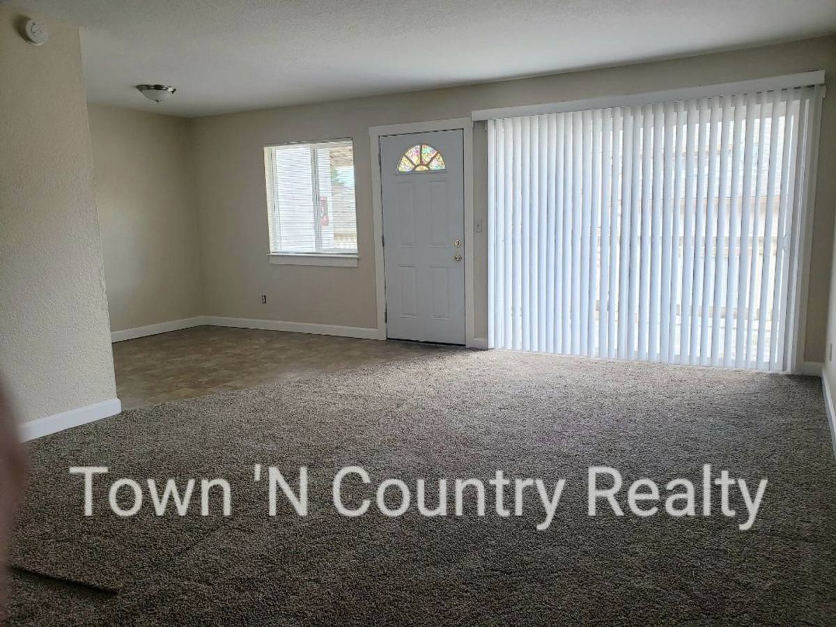 Apartment for rent at 435 California St, Salinas, CA 93901