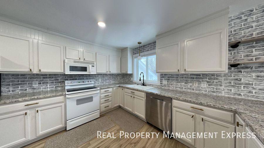 House for rent at 6600 W 61st St, Sioux Falls, SD 57106
