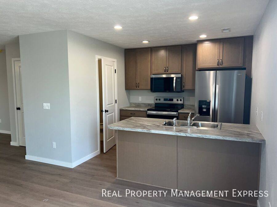 House for rent at 9666 W Tunis Dr, Sioux Falls, SD 57106