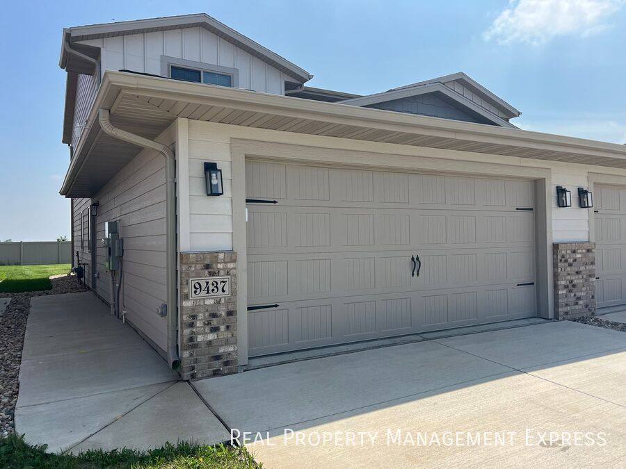 Townhouse for rent at 9437 W Dolores Dr, Sioux Falls, SD 57106