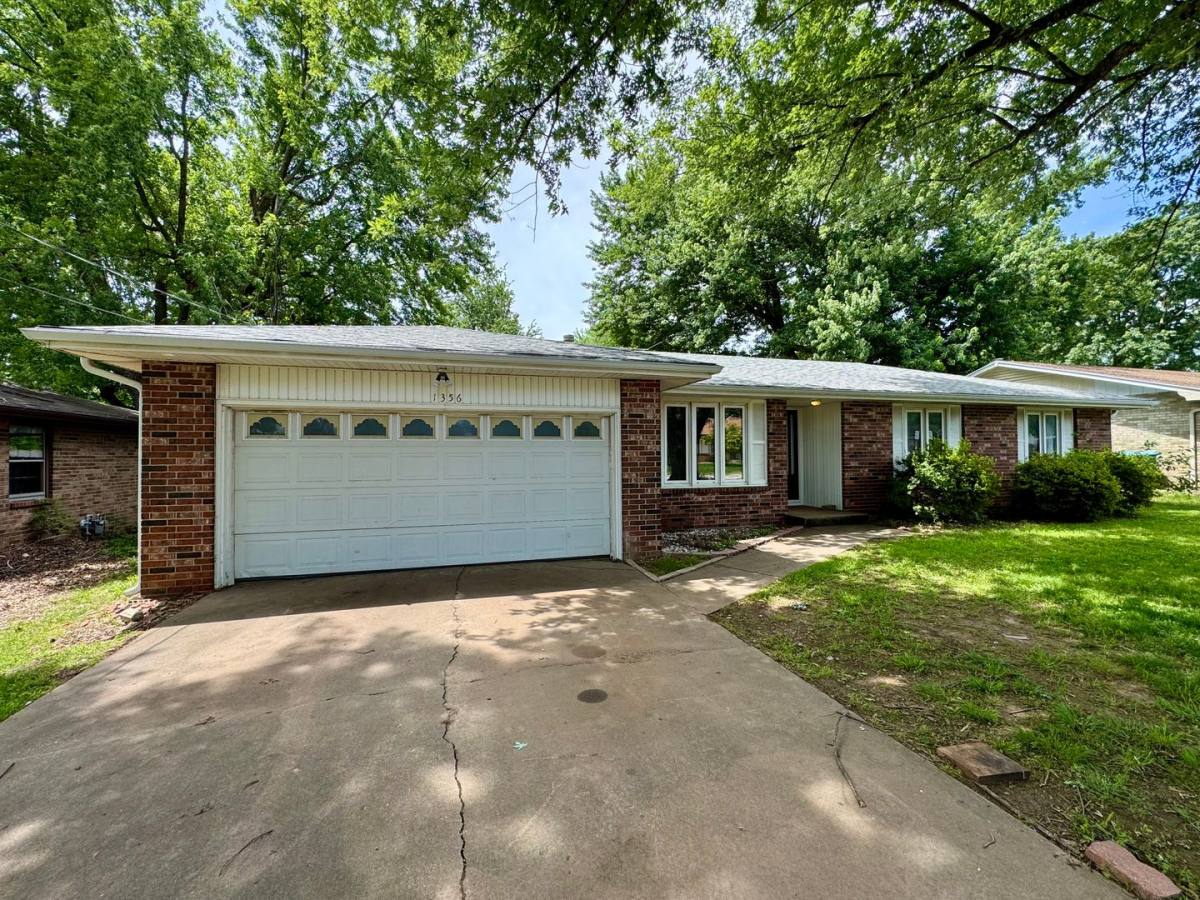 House for rent at 1356 E Lakewood, Springfield, MO 65804