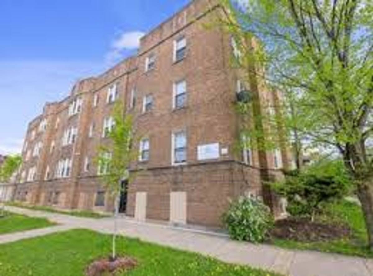 Apartment for rent at 535 E 102nd St, Chicago, IL 60628