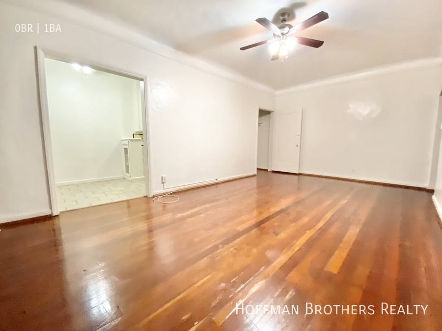 Apartment for rent at 608 S Dunsmuir Ave #107, Los Angeles, CA 90036