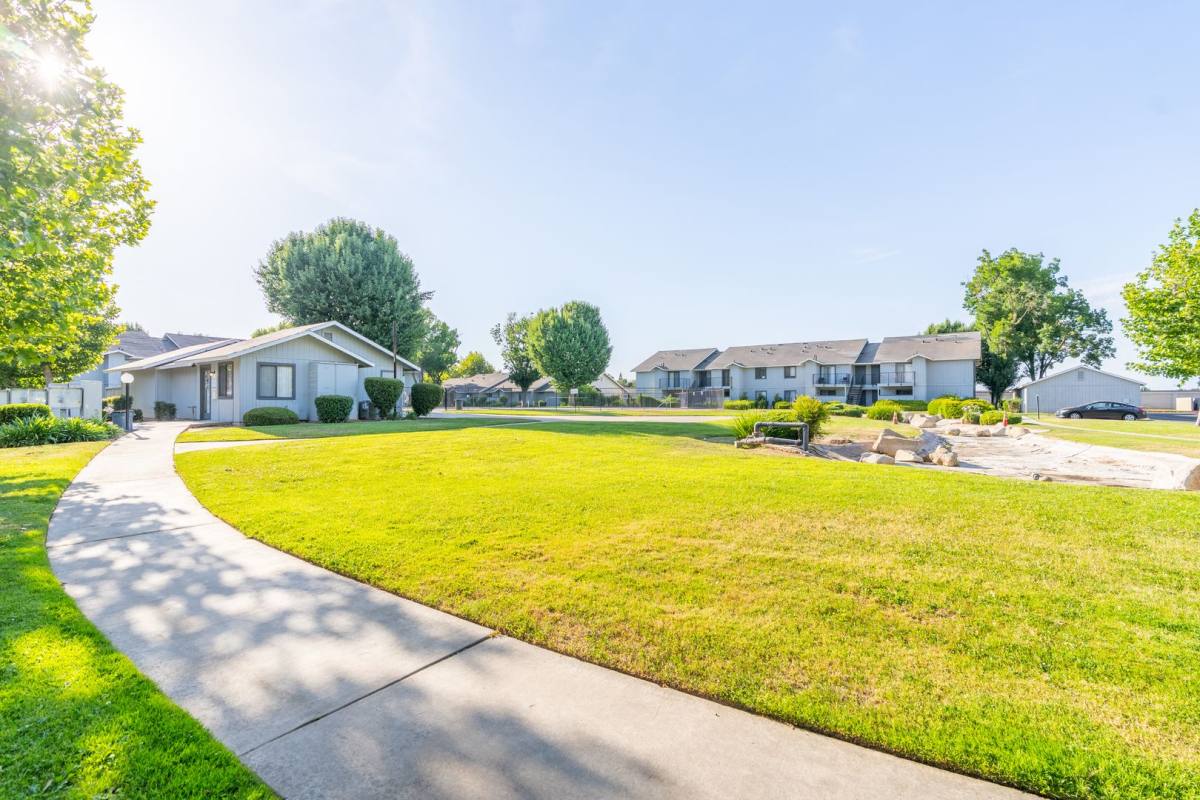 Apartment for rent at The Lakes, 4444-4464 W Palo Alto Ave, Fresno, CA 93722