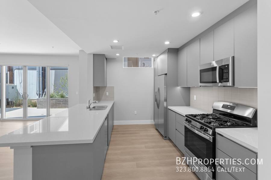 Apartment for rent at 1223 N Hayworth Ave #9, Los Angeles, CA 90046