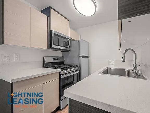 Apartment for rent at 3111 5 3 4th St #218D, Santa Monica, CA 90405