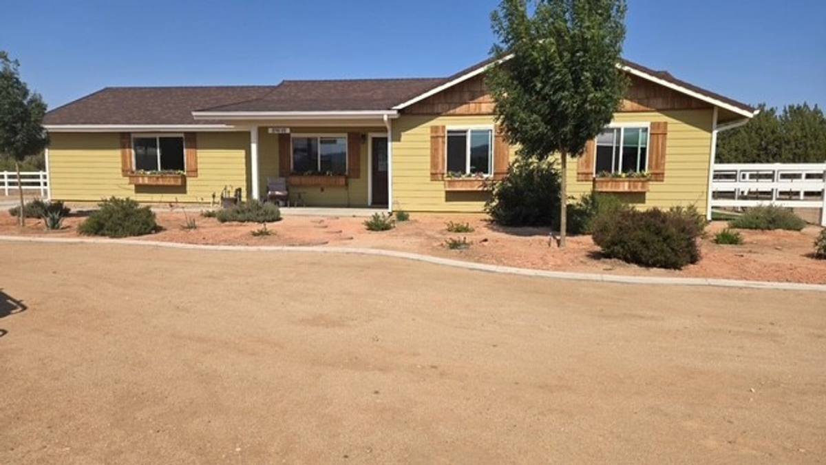 House for rent at 2741 1 2 W Ave, Palmdale, CA 93551