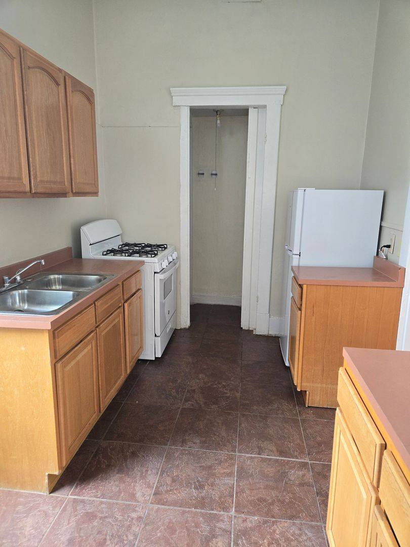 Apartment for rent at 208 W Ormsby Ave, Louisville, KY 40203