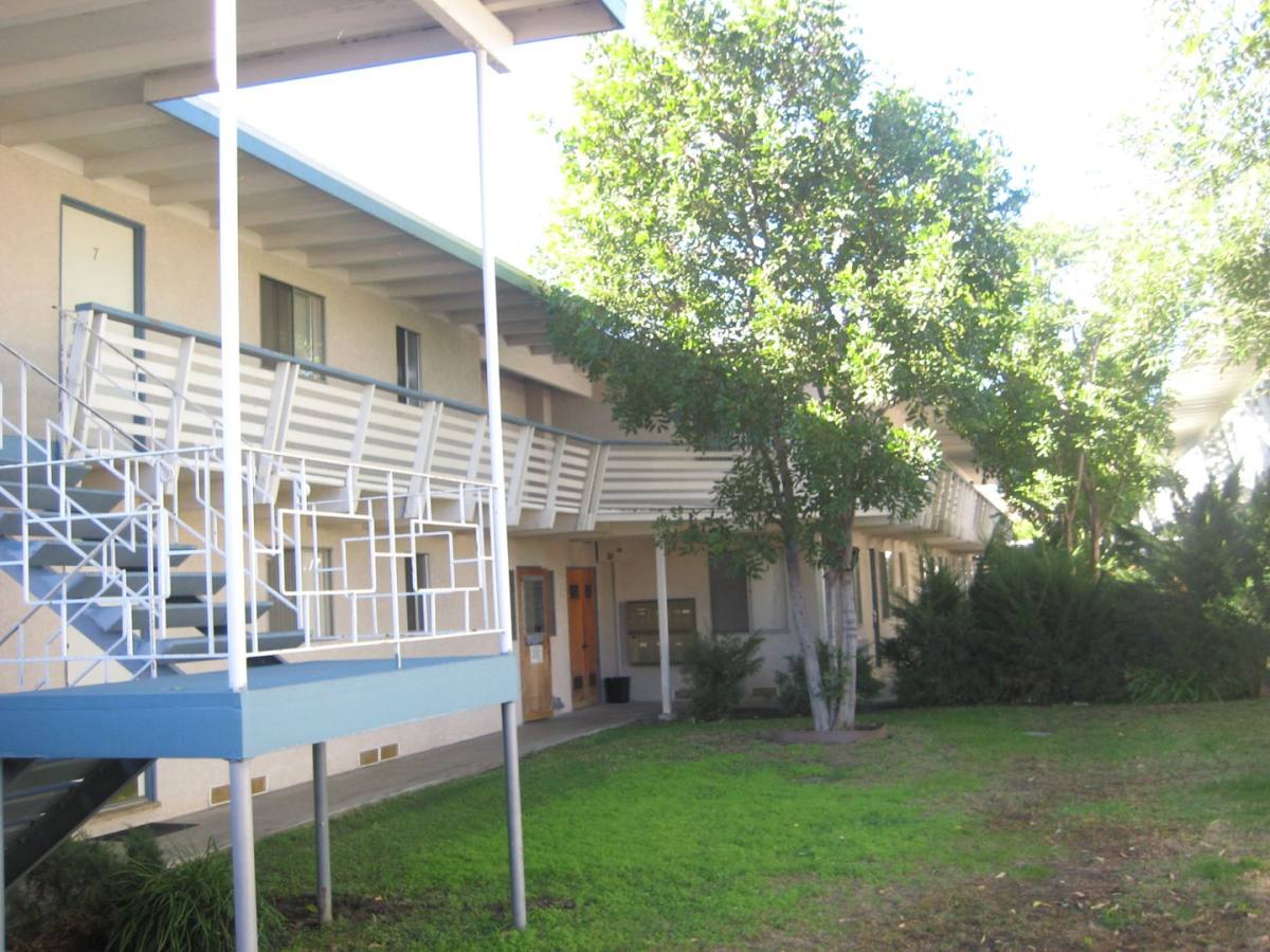 Apartment for rent at 6121 Whitsett Ave, North Hollywood, CA 91601