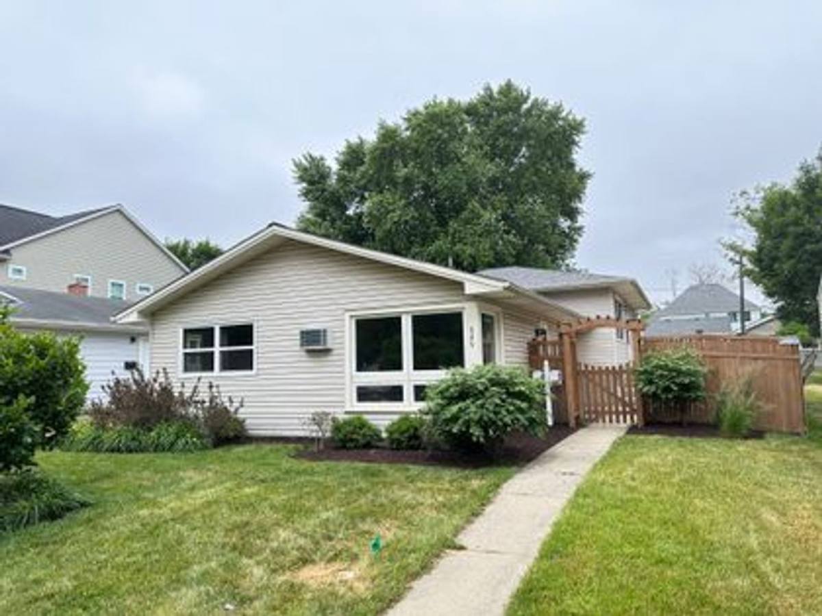 House for rent at 629 S Main St, Naperville, IL 60565