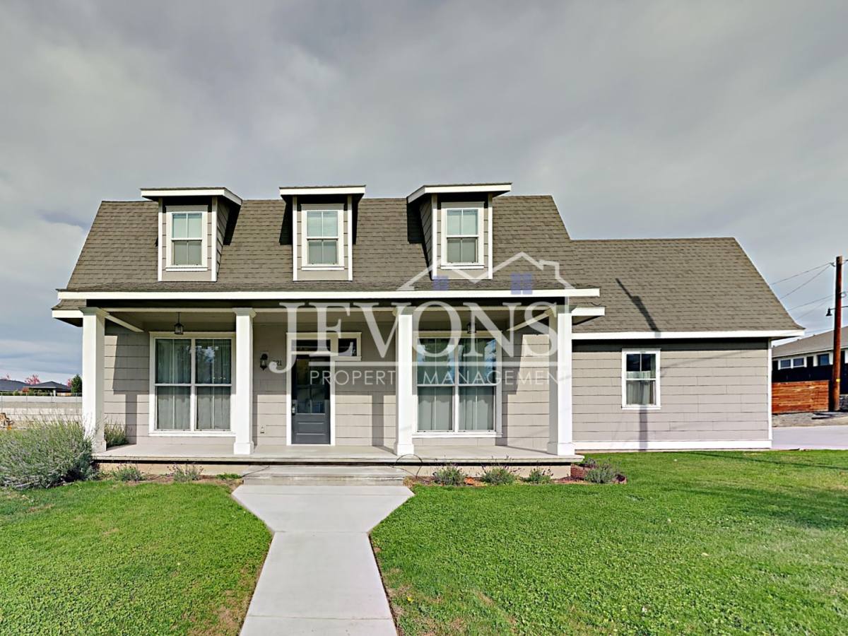House for rent at 221 4th Ave, Zillah, WA 98953