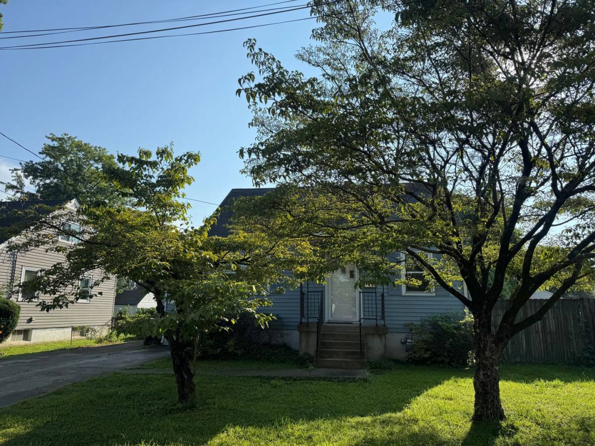 House for rent at 2603 Parklawn Dr, Louisville, KY 40217