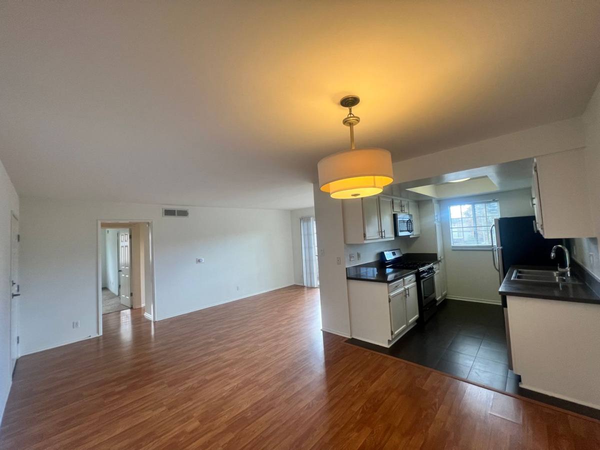 Apartment for rent at 4426 Cahuenga Blvd, North Hollywood, CA 91602