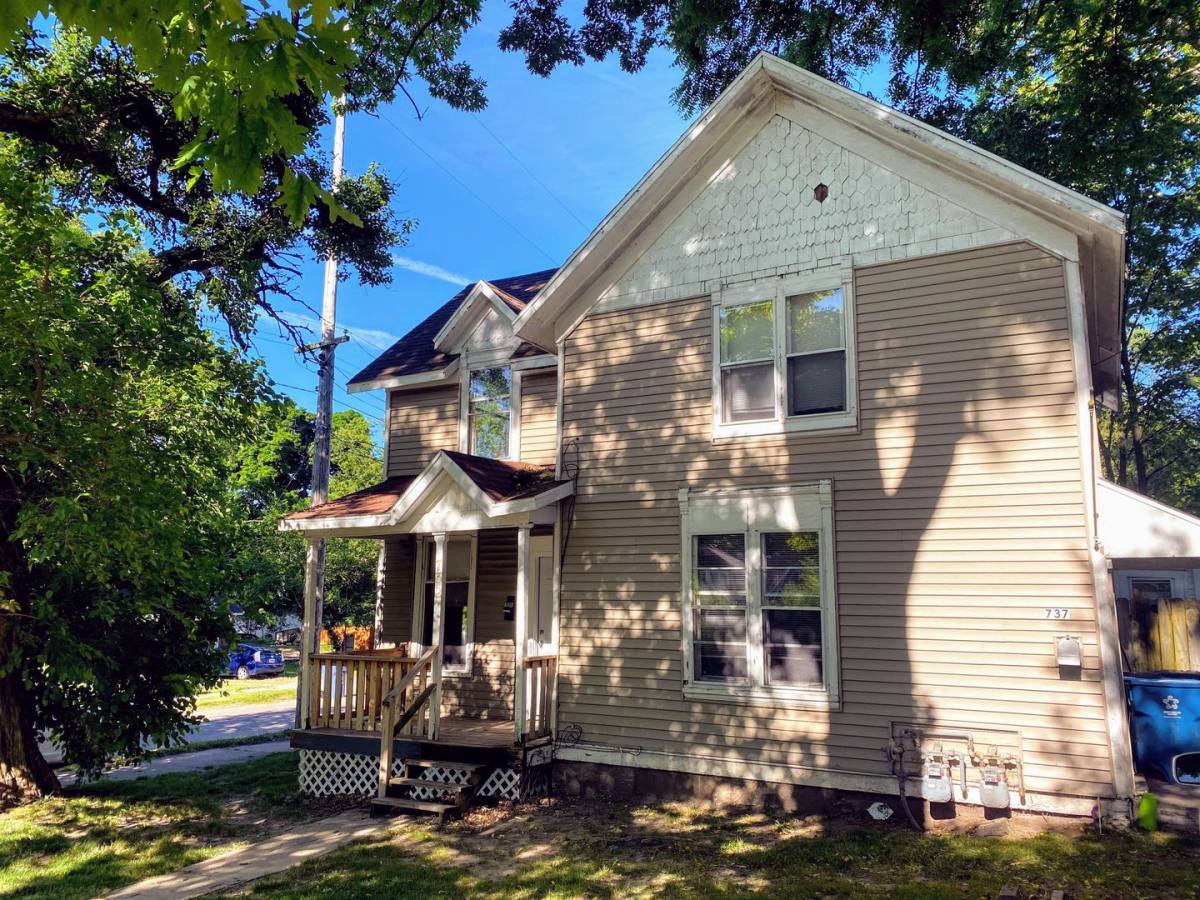 Apartment for rent at 735-737 College NE, Grand Rapids, MI 49503